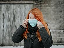 Врач рассказал, кто легче других переносит COVID-19