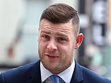 Экс-форвард «Арсенала» и Ирландии Стоукс приговорен к 15 месяцам тюрьмы за хранение кокаина на 3000 фунтов. Он пытался скрыться от погони на скорости 160 км/ч