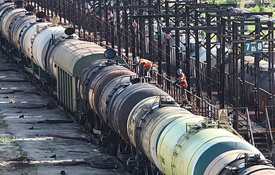 Правительство рассматривает идею ввести временный запрет на экспорт бензина