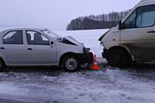На орловской трассе столкнулись два Renault Logan и Volkswagen LT