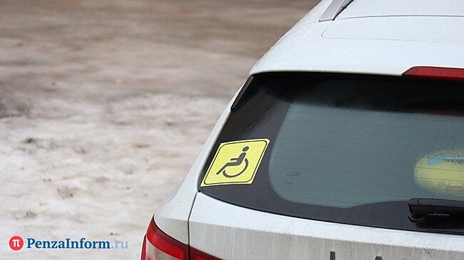 Водителей захотели лишать прав за один знак на стекле