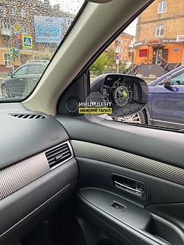 В Нижнем Тагиле вандал регулярно разбивает зеркала бокового вида у автомобилей