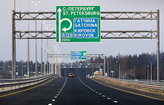 На скоростной трассе М-11 под Москвой водитель Lada проехал по "встречке"