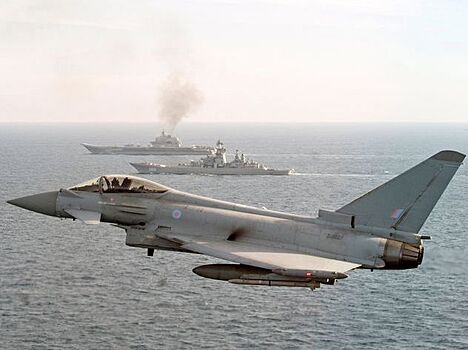 Британский министр обороны назвал "Адмирал Кузнецов" "кораблем позора"