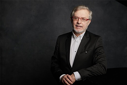 Родной Стасик чествует своего худрука