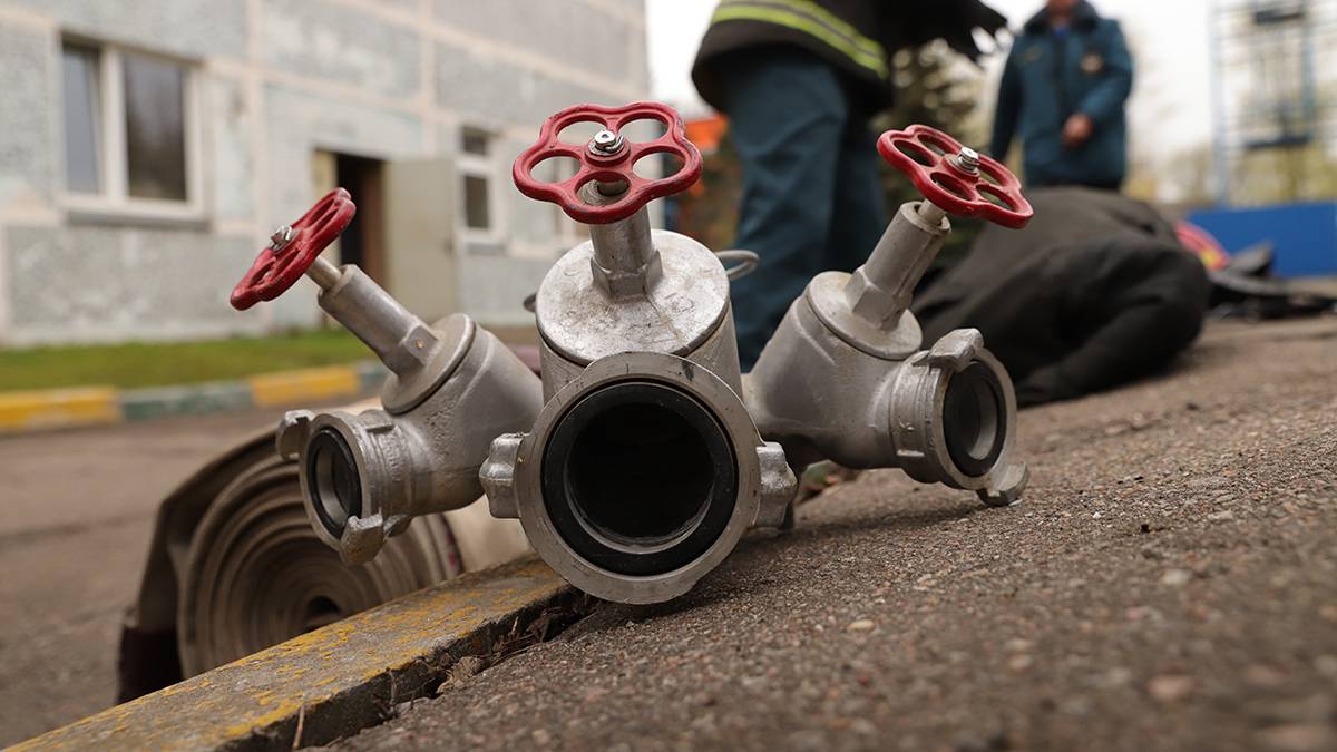 Крупный пожар произошел на складе в Люберцах