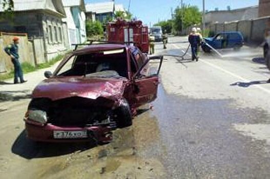 Водитель "Оки" пострадал в лобовом столкновении с ВАЗом