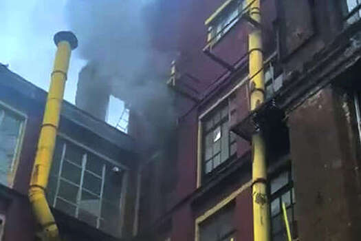 Mash: 15 человек пострадали при пожаре в здании Электрозавода в Москве