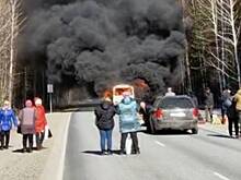 Автобус с 30 пассажирами загорелся на ходу на российской трассе и попал на видео