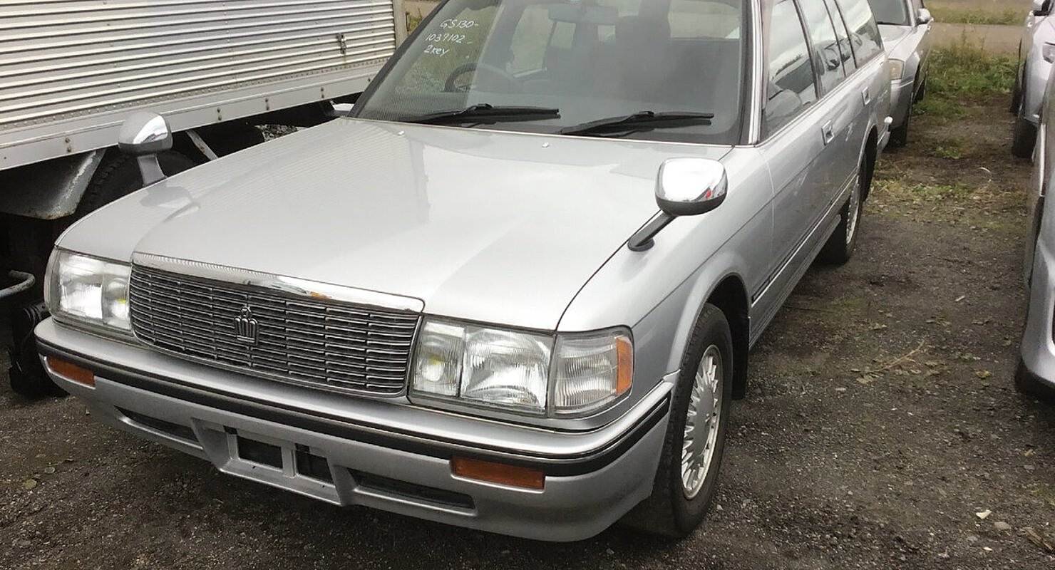 Старая Toyota Crown Wagon в идеальном состоянии была продана за 370 000 рублей