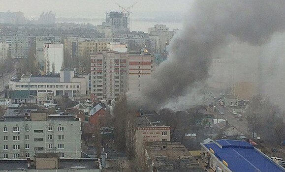 В Воронеже на пожаре в жилом доме два человека погибли и шестеро пострадали
