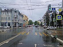 У Дворца культуры железнодорожников в Самаре столкнулись Lada Largus и Toyota