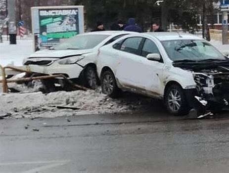 В Тольятти пострадал водитель иномарки, столкнувшейся с вазовской легковушкой