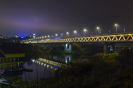 Опора метромоста в Нижнем Новгороде начала разрушаться
