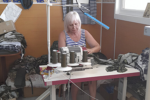 Волонтёры ищут швей