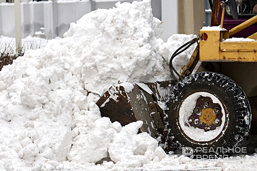 Глава двух районов Казани попросил автовладельцев освободить улицы от машин перед уборкой снега