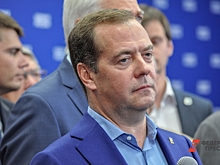 «Война закончится нашей победой»: Медведев встретился с ветеранами в Музее Победы в Москве