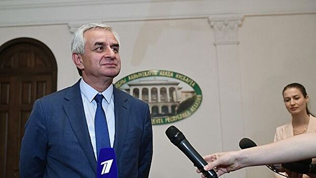 В Абхазии стартовал второй тур выборов президента