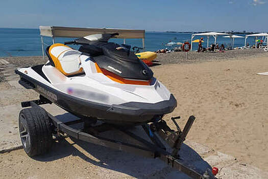 В Приморье пьяный мужчина на гидроцикле сбил двух девочек