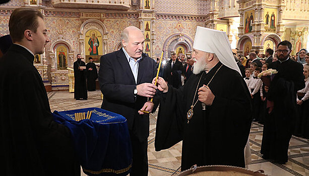 Лукашенко зажег рождественскую свечу в Храме-памятнике в честь Всех Святых