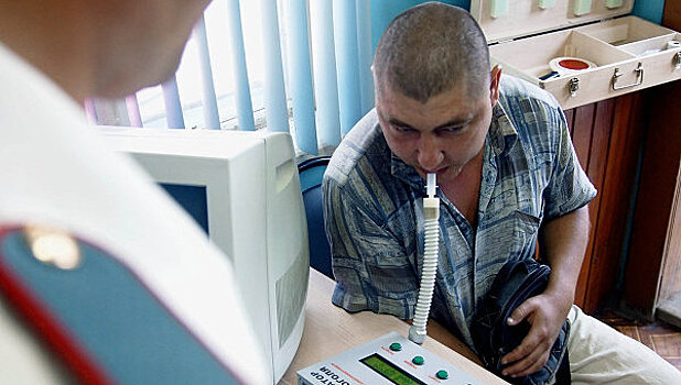 В России возобновят проверки водителей алкотестерами