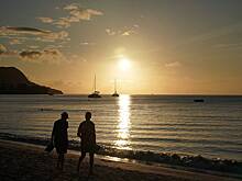 Насекомые испортили отдых россиянам на любимом курорте богачей