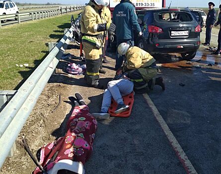 Бетоновоз на "Тавриде" раздавил легковушку