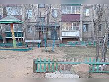 «Детям негде играть»: жительница Читы возмущена состоянием двора