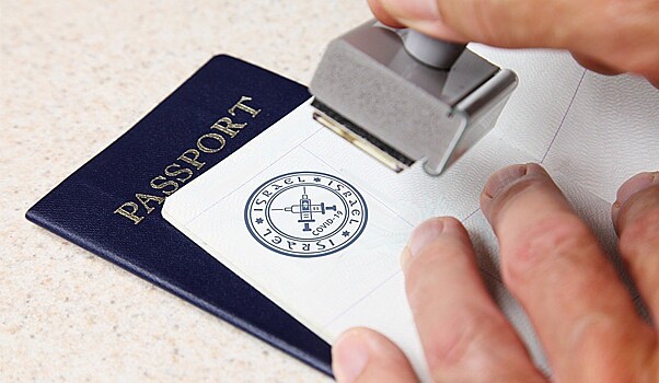 Европарламент предложил ускорить процедуру утверждения ковидных паспортов