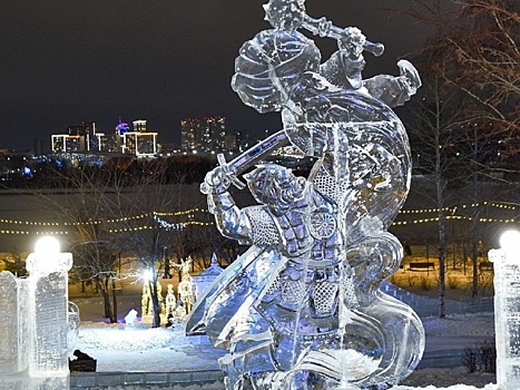 Впервые к высоким ледяным горкам в Новосибирске приставят инструкторов