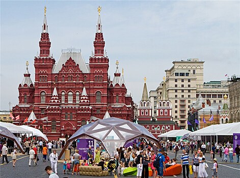 Победителей Всероссийской премии "Класс!" наградили на книжном фестивале "Красная площадь"