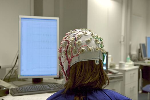 Учёные разработали «шлем для чтения мыслей», который переводит мозговые волны в слова