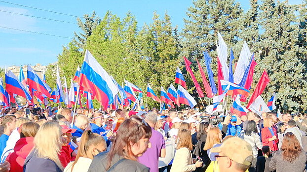 Луганск празднует признание республики частью РФ