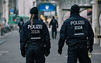 Десятки полицейских пострадали на матче немецкой футбольной лиги