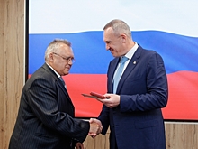 «Не боялись ни мороза, ни гнуса»: мегионские нефтяники получили почетные награды из рук врио губернатора