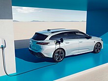 Компания Peugeot представила электрические версии E-308 и E-308 SW