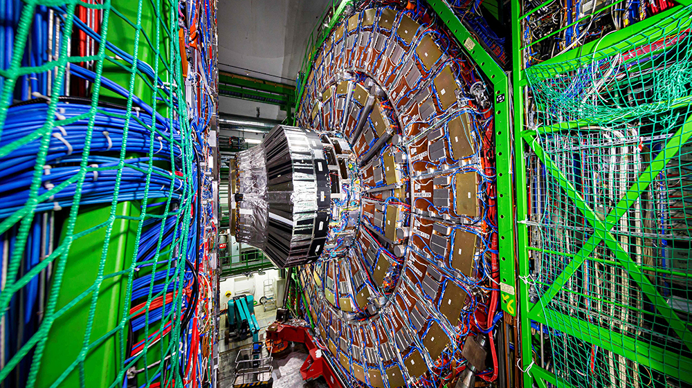 Эксперимент на Большом адронном коллайдере подтвердил неделимость кварков.