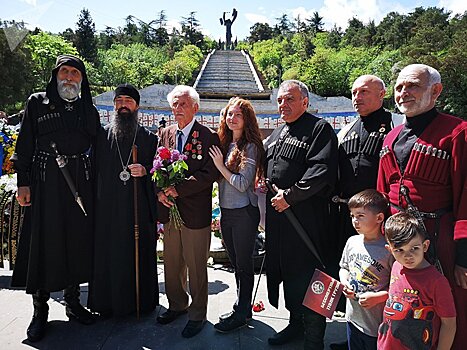 Праздник со слезами на глазах: в Тбилиси отметили День Победы