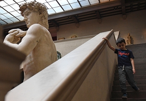 Без поддержки - никуда: Почему художник должен иметь заказ от государства