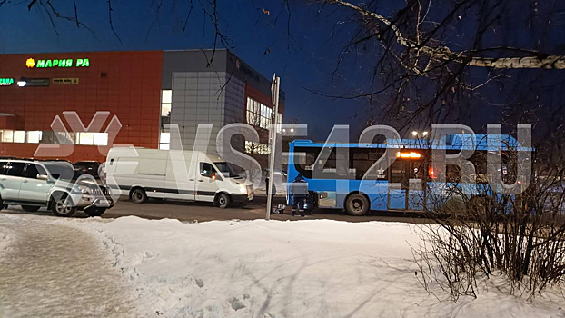 Автобус встал посреди улицы в Новокузнецке из-за поломки