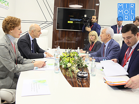 Владимир Васильев обсудил приоритетные направления развития РД с Министром финансов России