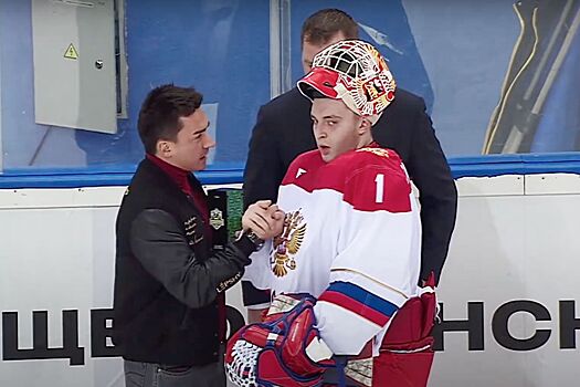Некрасивое поведение игроков юниорской сборной России по хоккею на церемонии после Кубка Будущего — 2024, видео
