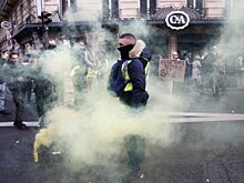 В Бордо протестующие закидали стражей порядка "коктейлями Молотова"