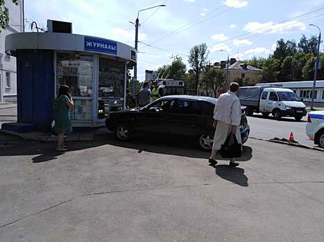 А поперек дороги черный ВАЗ катится... Без водителя!