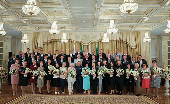 Работники "Нижнекамскнефтехима" удостоились государственных наград