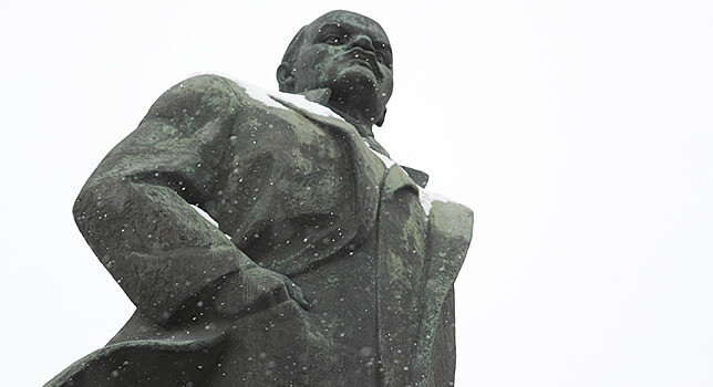 Украинец отказывается сносить свой памятник Ленину