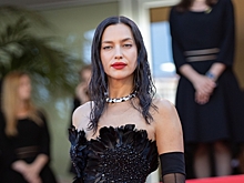 Ирина Шейк снялась для рекламы в корсете из кружева