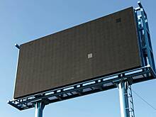 Сотни девушек позвали на свидание мужчину, прорекламировавшего себя на билборде