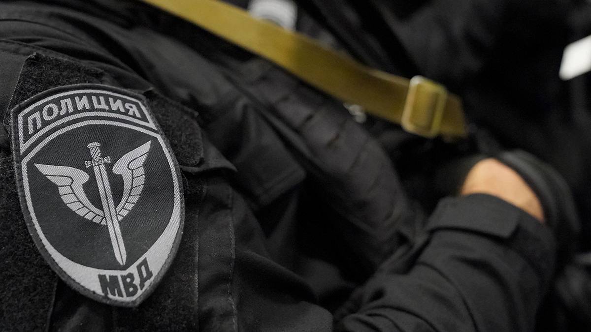 Столичные полицейские разоблачили коллегу из УВД на метрополитене