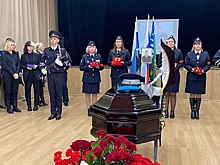Екатеринбуржцы простились с полицейским, погибшим после погони за лихачом